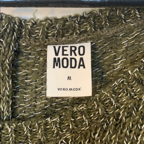 Sweater - Picture 4 of 4